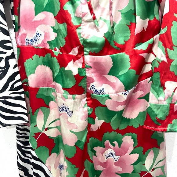 ASOS DESIGN Curve wrap maxi Floral and Zebra Long Sleeve dress in mixed print 6 - Picture 8 of 13